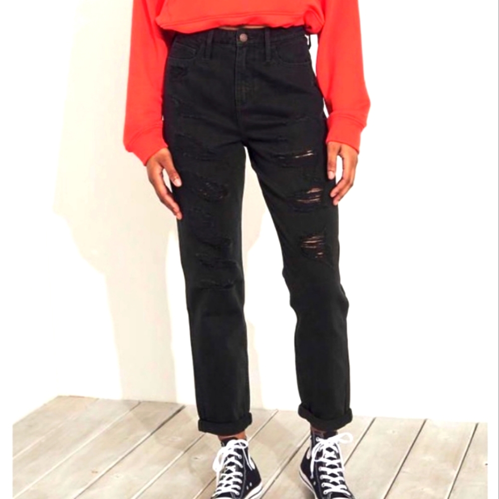 Hollister Ultra High-Rise Mom Jeans